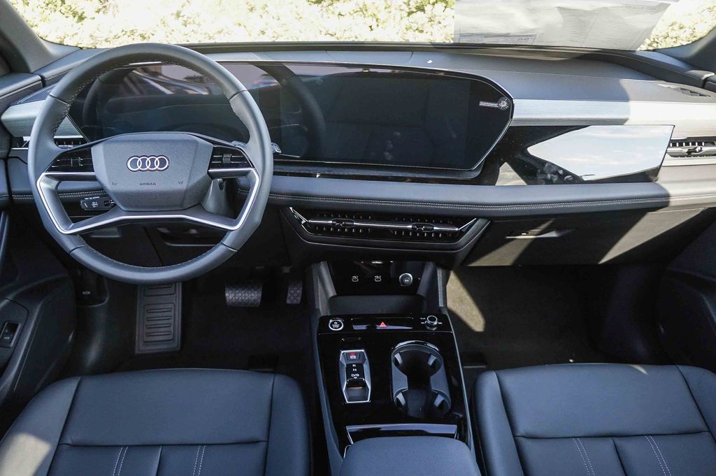 Thumbnail: 2027 Audi Q6 e-tron - 2