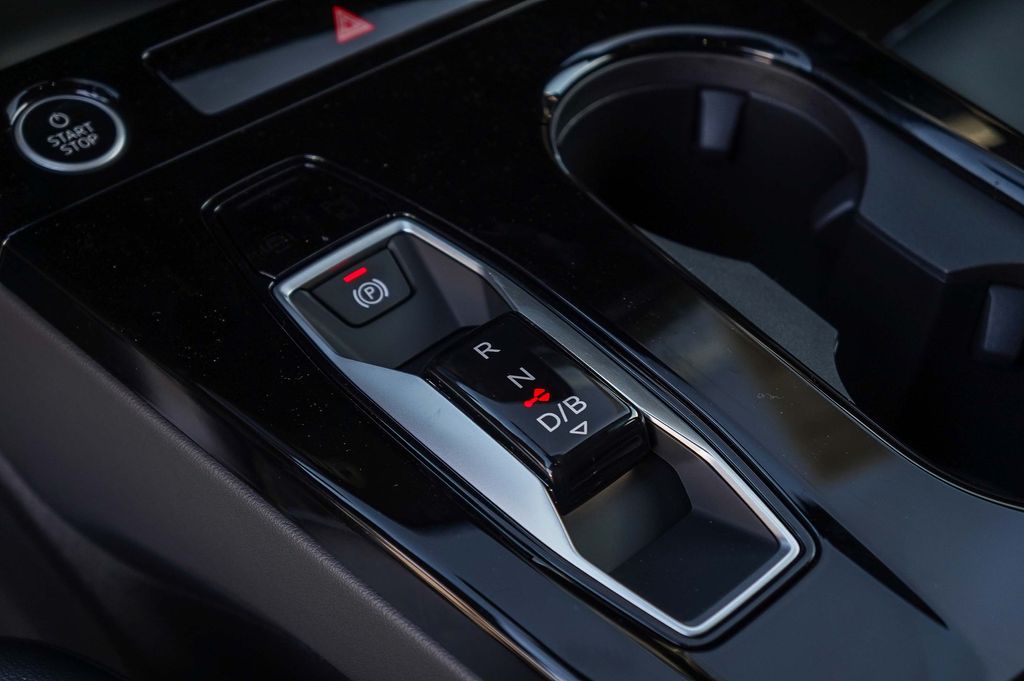Thumbnail: 2027 Audi Q6 e-tron - 13