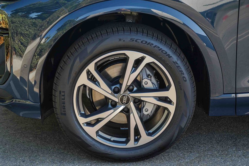 Thumbnail: 2027 Audi Q6 e-tron - 7