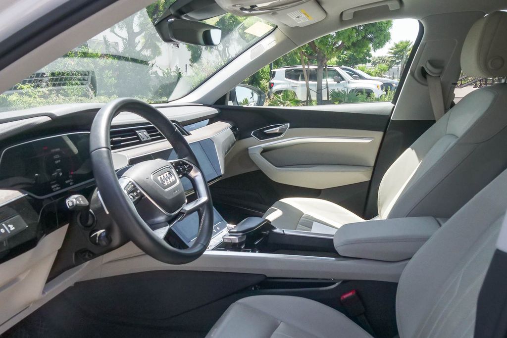 Thumbnail: 2024 Audi Q8 e-tron - 7