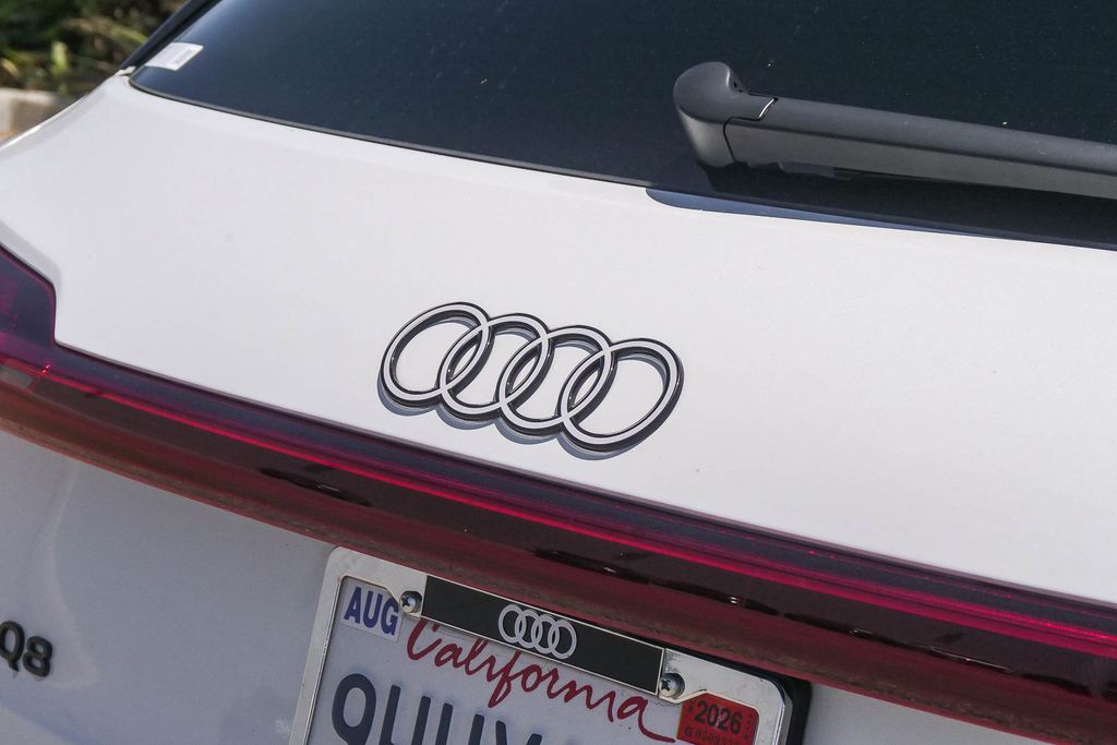 Thumbnail: 2024 Audi Q8 e-tron - 15