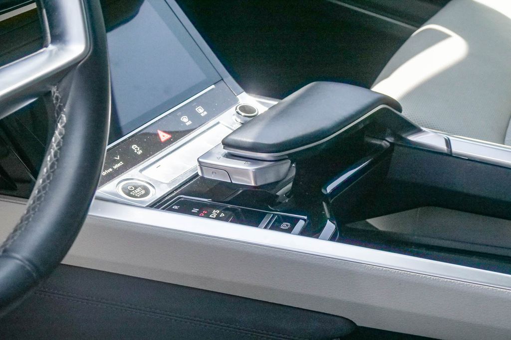 Thumbnail: 2024 Audi Q8 e-tron - 9