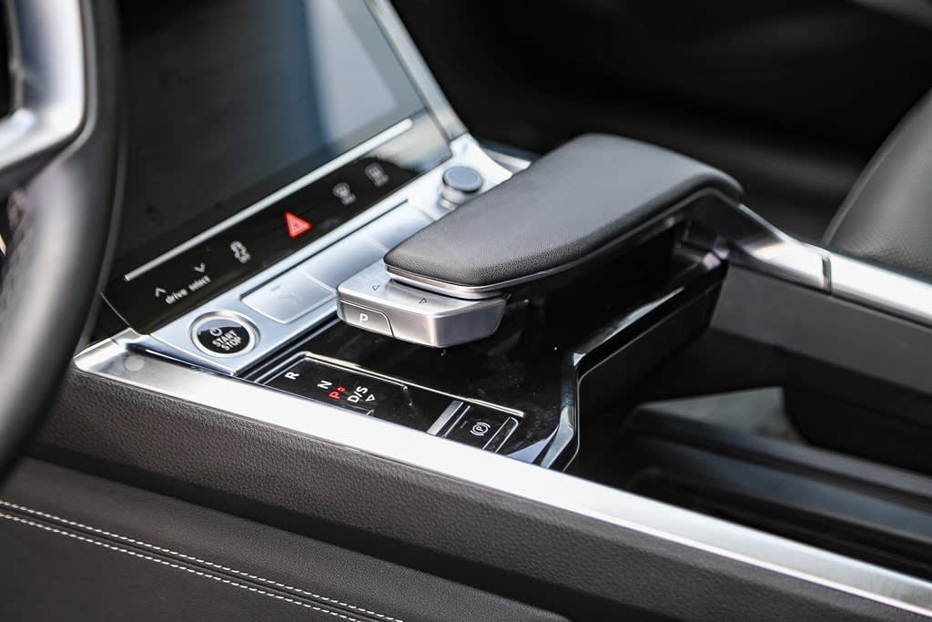 Thumbnail: 2024 Audi Q8 e-tron - 10