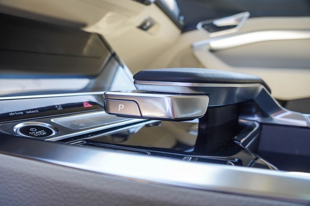 Thumbnail: 2024 Audi Q8 e-tron - 14