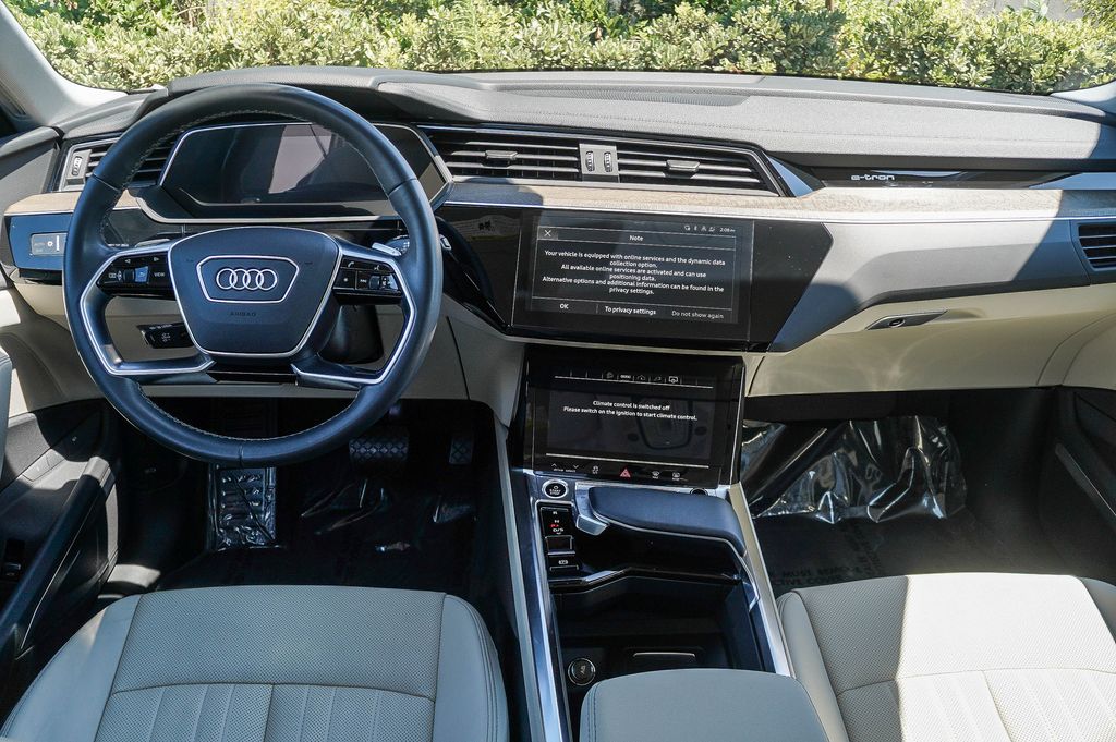 Thumbnail: 2024 Audi Q8 e-tron - 2