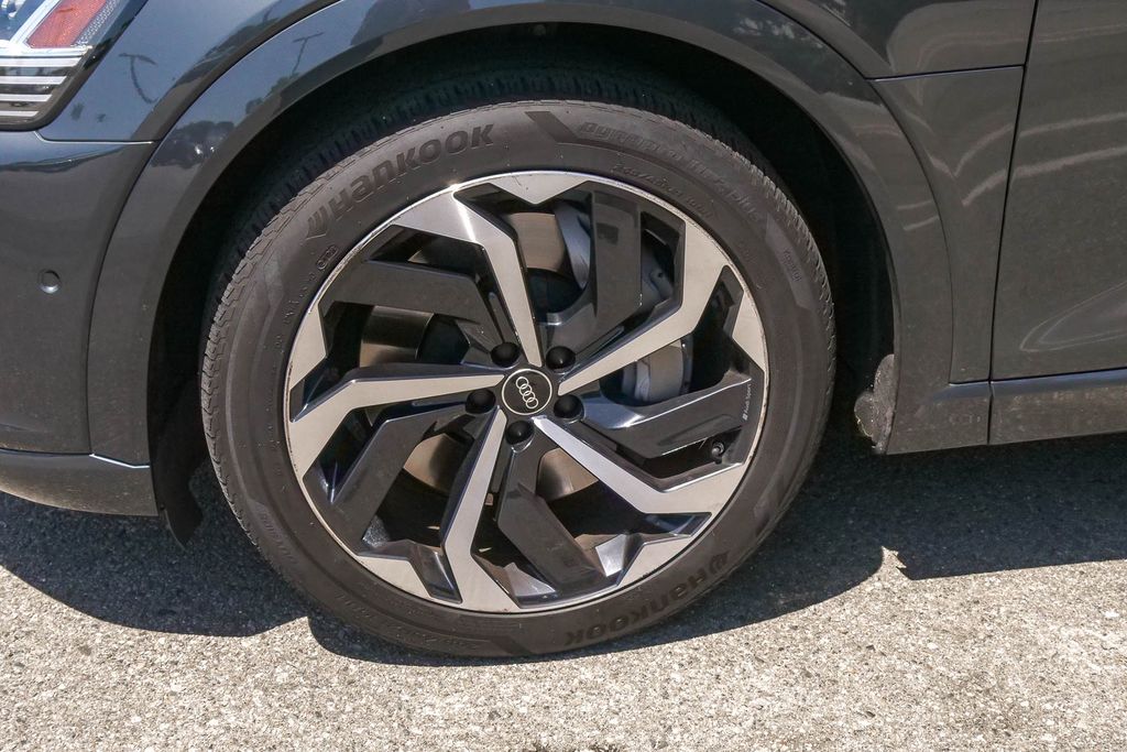 Thumbnail: 2024 Audi Q8 e-tron - 7