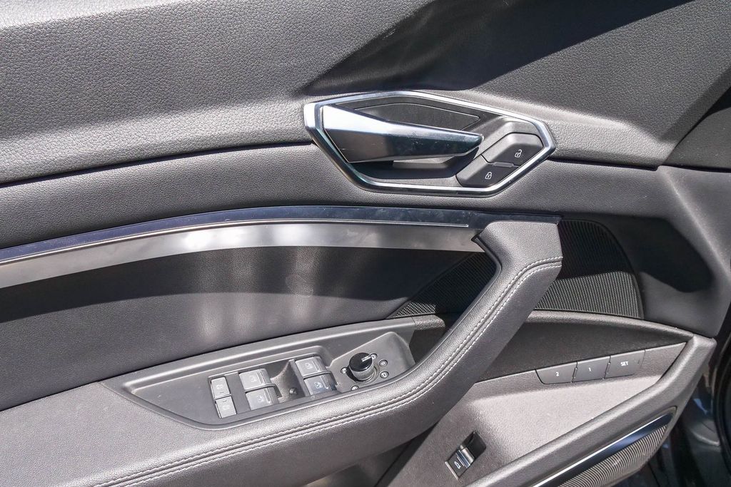 Thumbnail: 2024 Audi Q8 e-tron - 17