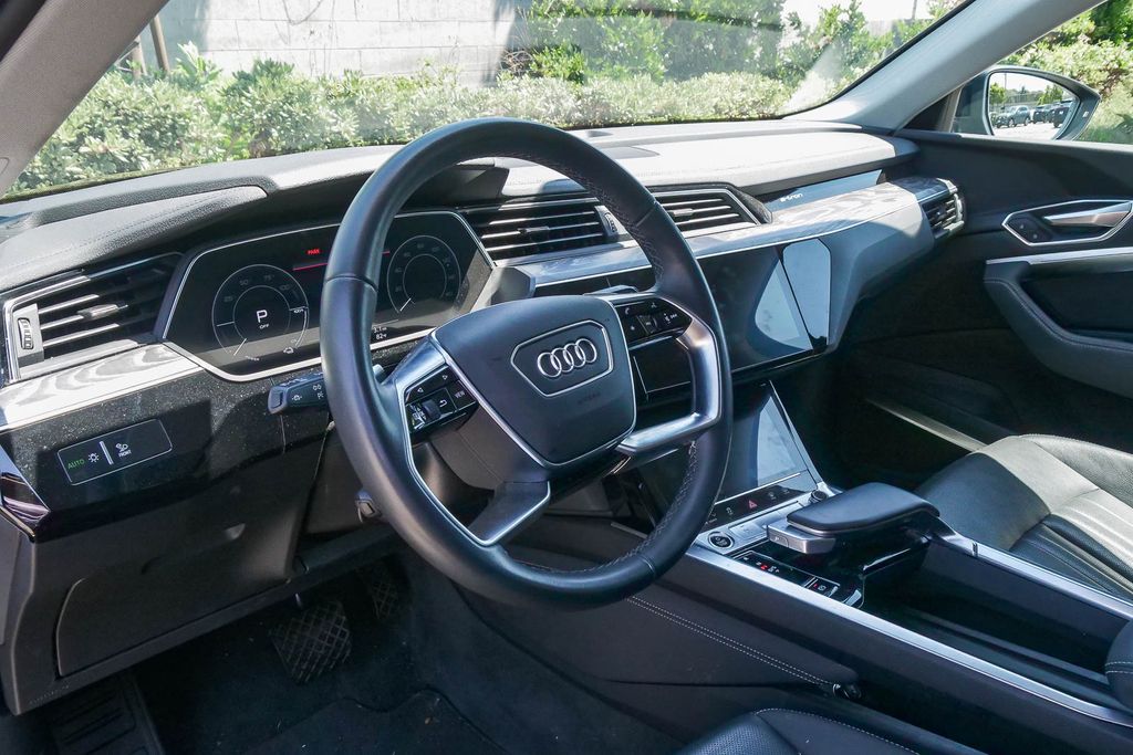 Thumbnail: 2024 Audi Q8 e-tron - 2