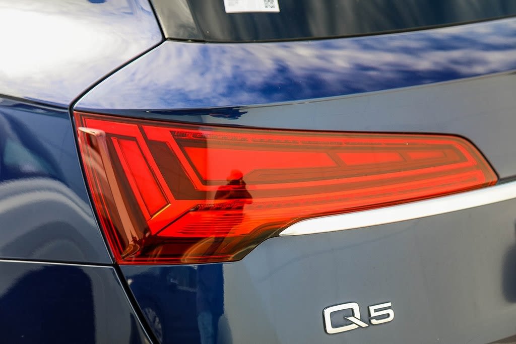 Thumbnail: 2021 Audi Q5 - 12