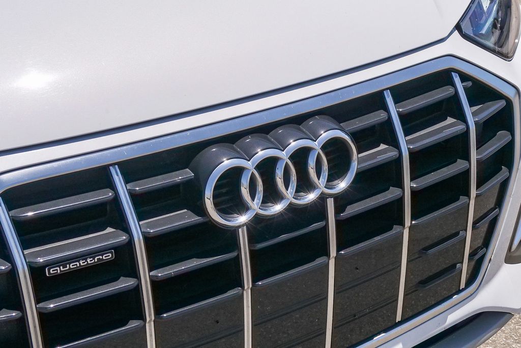 Thumbnail: 2023 Audi Q5 - 11