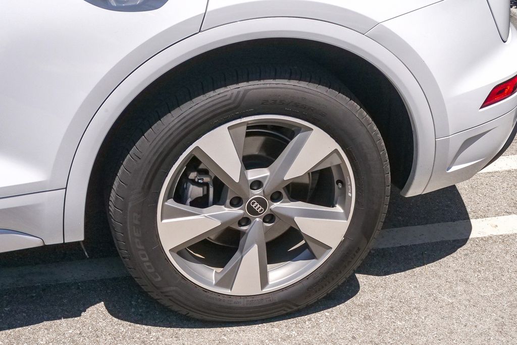 Thumbnail: 2023 Audi Q5 - 12