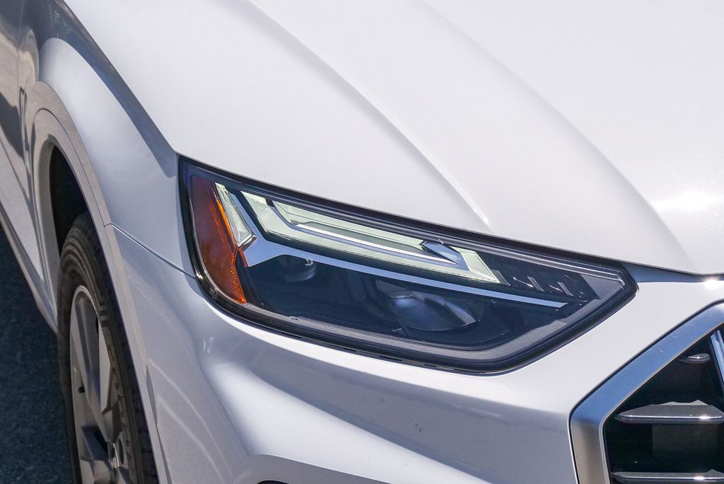 Thumbnail: 2023 Audi Q5 - 10
