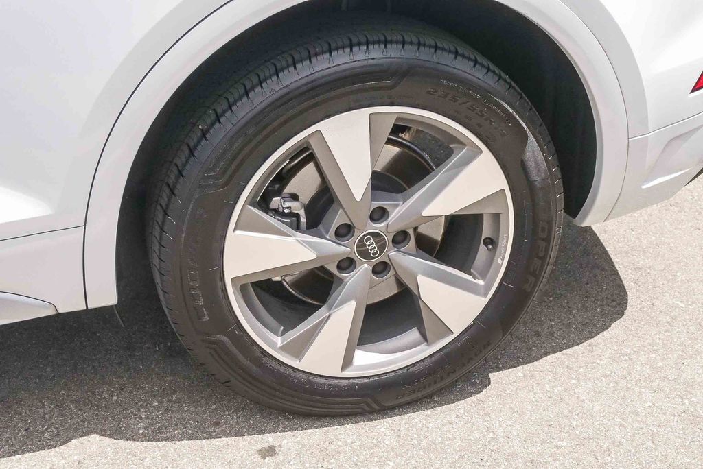 Thumbnail: 2023 Audi Q5 - 18