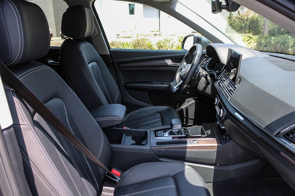 Thumbnail: 2023 Audi Q5 - 10