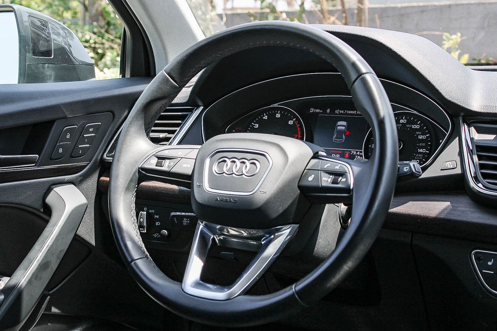 Thumbnail: 2023 Audi Q5 - 9