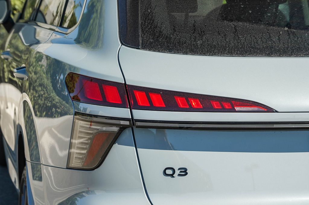 Thumbnail: 2026 Audi Q3 - 18
