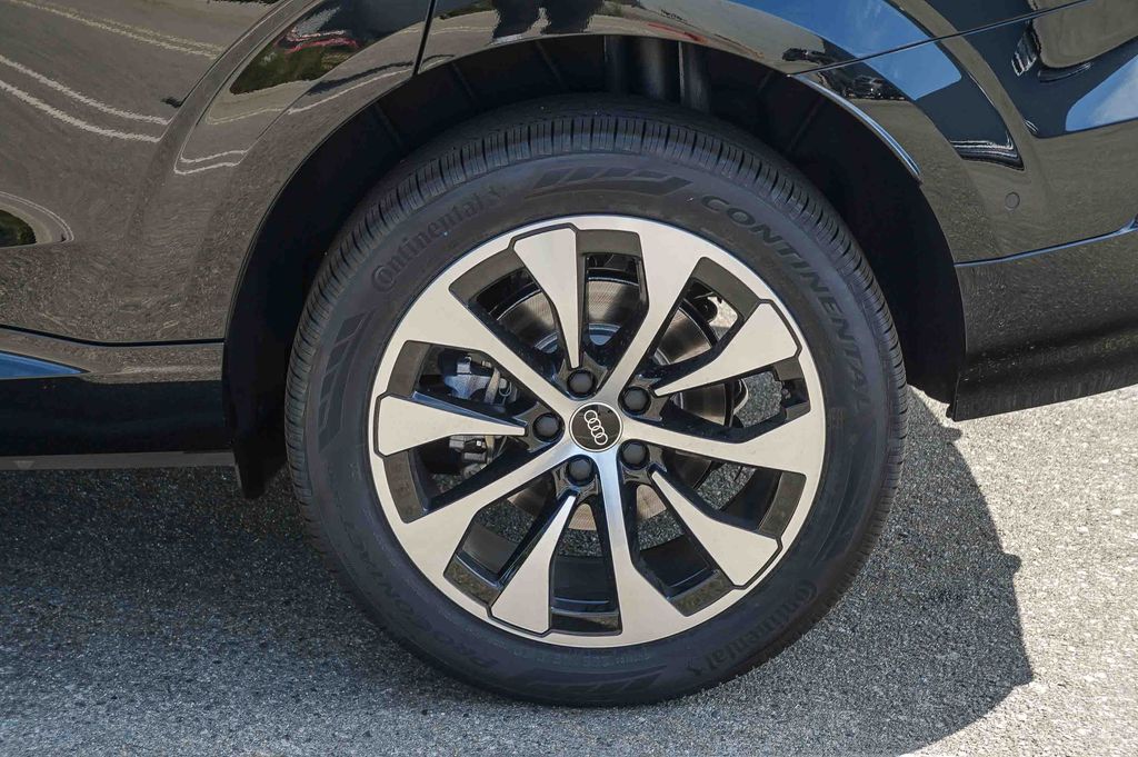 Thumbnail: 2026 Audi Q3 - 21
