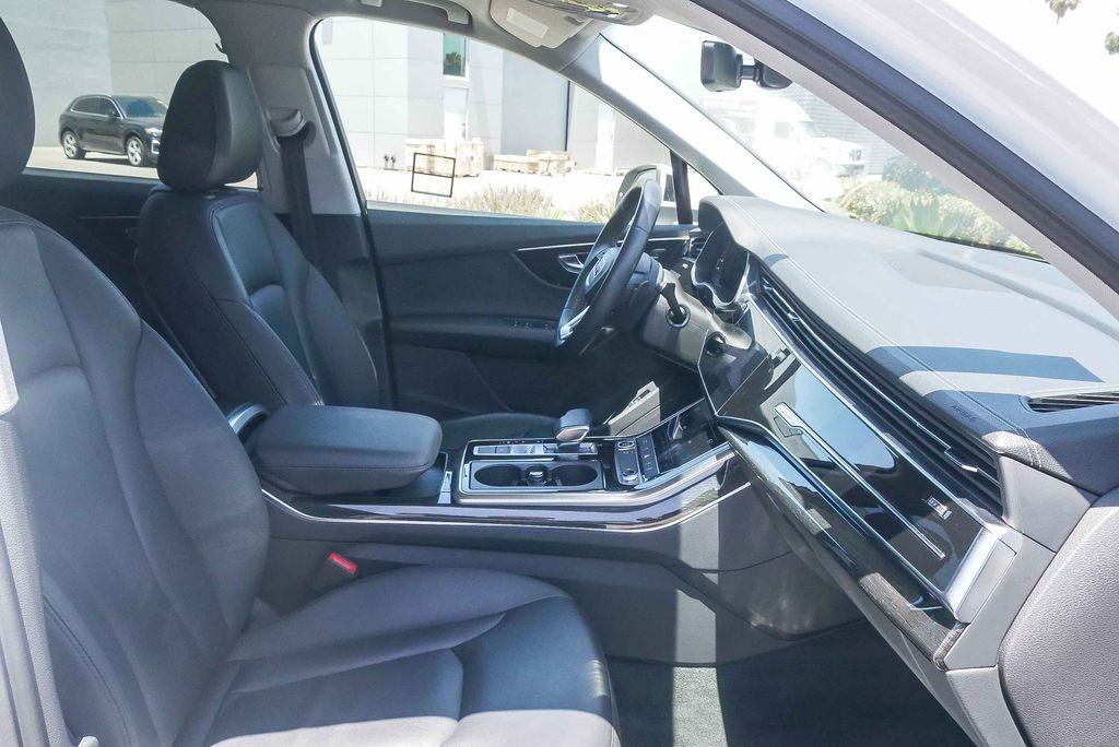 Thumbnail: 2023 Audi Q7 - 10
