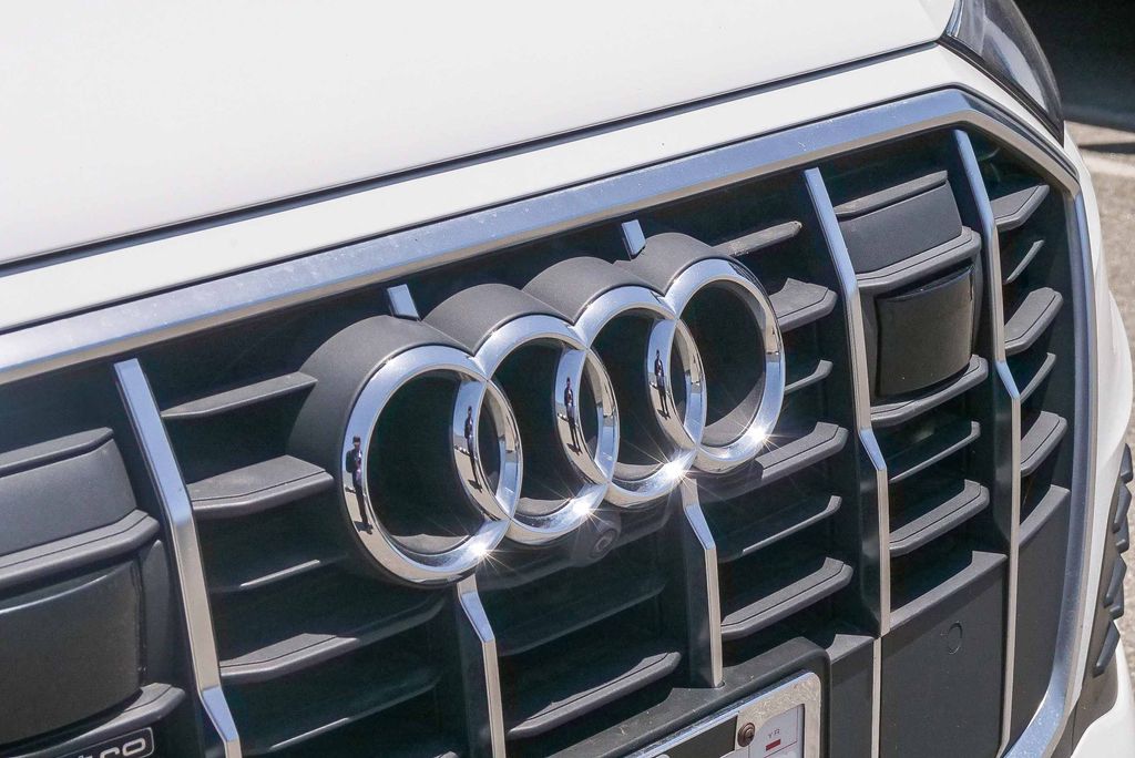 Thumbnail: 2023 Audi Q7 - 19