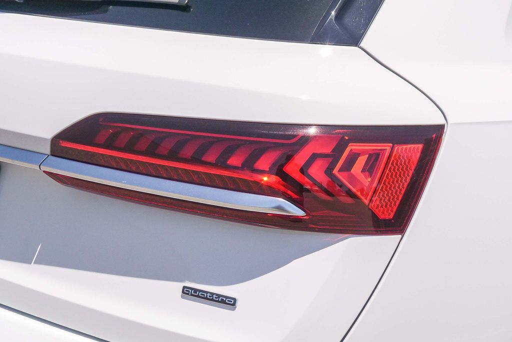 Thumbnail: 2023 Audi Q7 - 22
