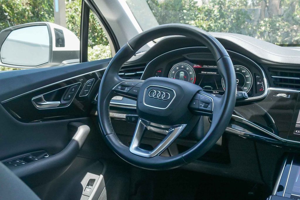 Thumbnail: 2023 Audi Q7 - 13