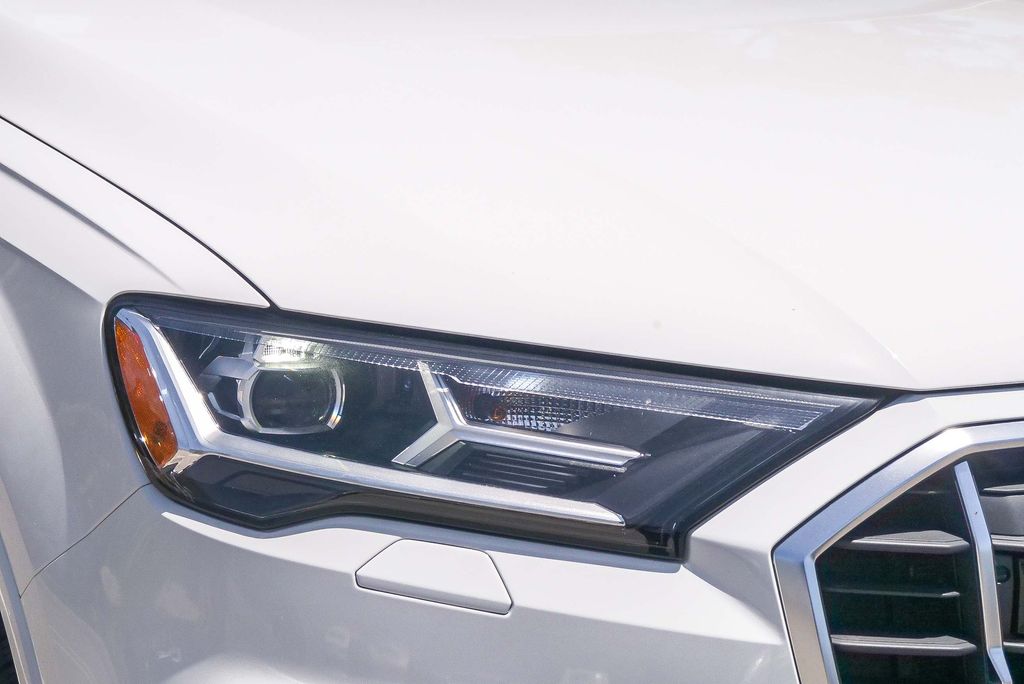 Thumbnail: 2023 Audi Q7 - 18
