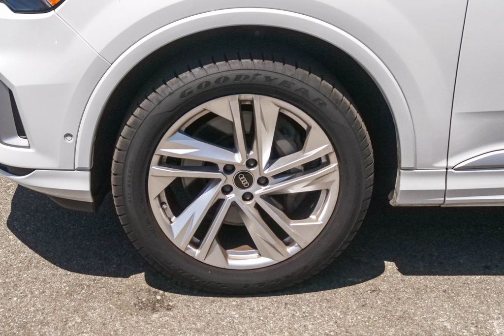Thumbnail: 2023 Audi Q7 - 6