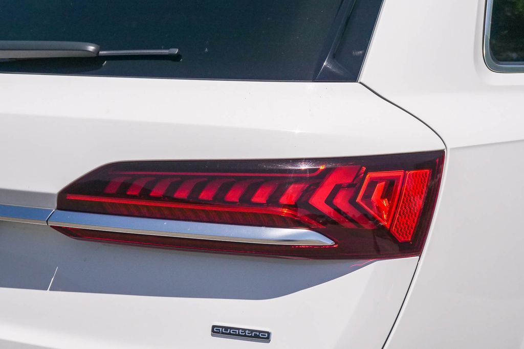 Thumbnail: 2023 Audi Q7 - 15