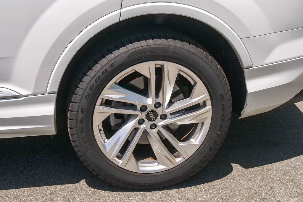 Thumbnail: 2023 Audi Q7 - 13