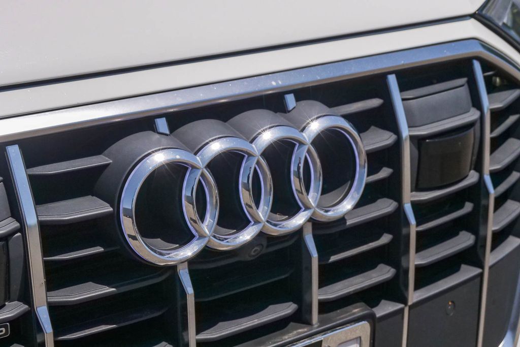 Thumbnail: 2023 Audi Q7 - 12