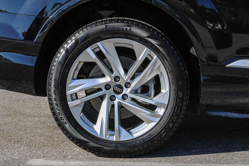 Thumbnail: 2023 Audi Q7 - 6