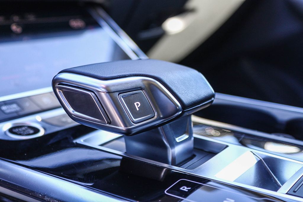 Thumbnail: 2023 Audi Q7 - 25