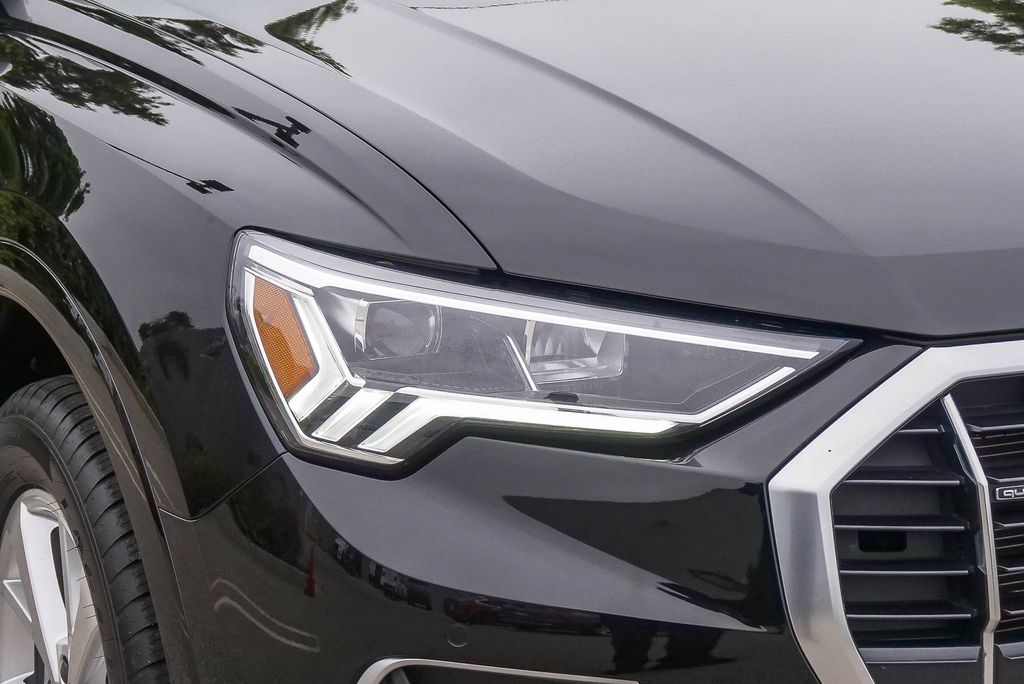 Thumbnail: 2023 Audi Q3 - 19