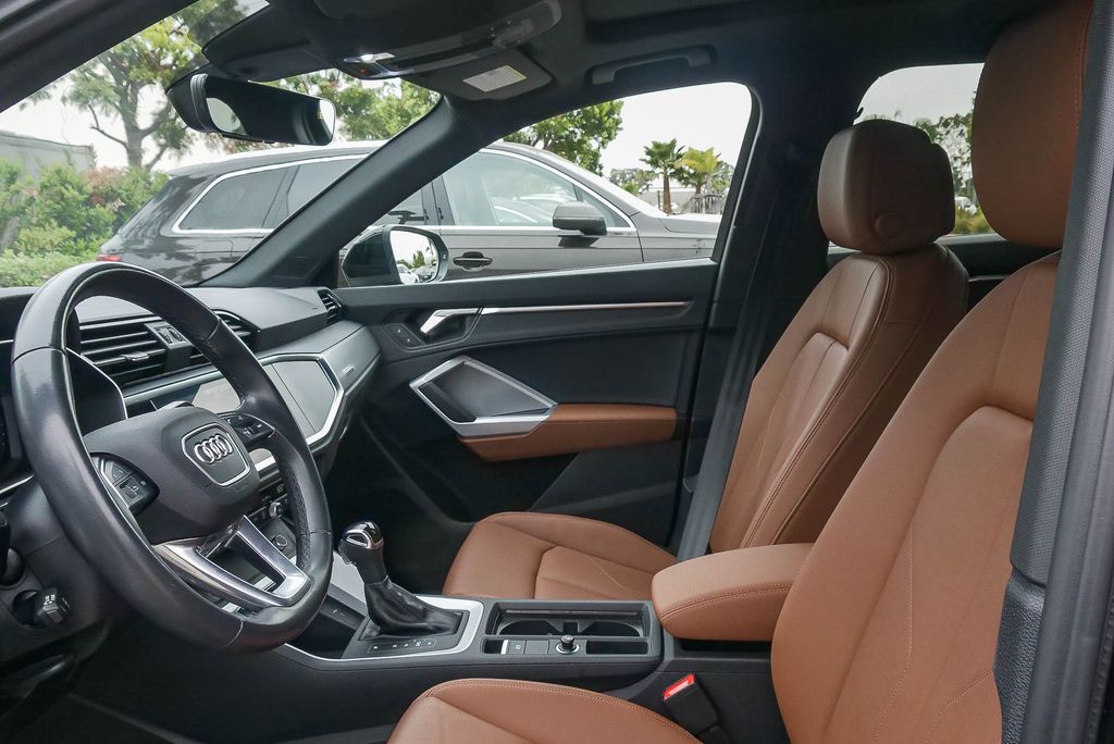 Thumbnail: 2023 Audi Q3 - 11