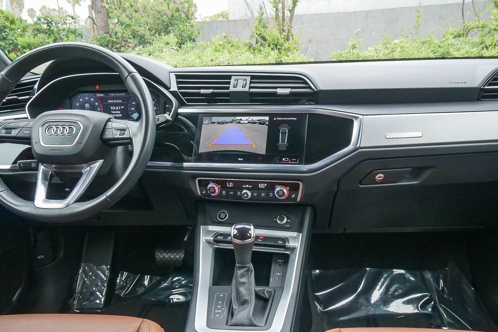 Thumbnail: 2023 Audi Q3 - 9