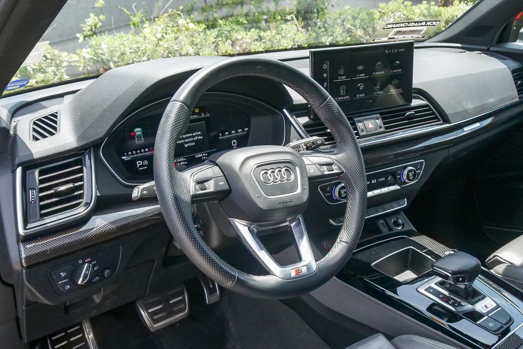 Thumbnail: 2023 Audi SQ5 - 2