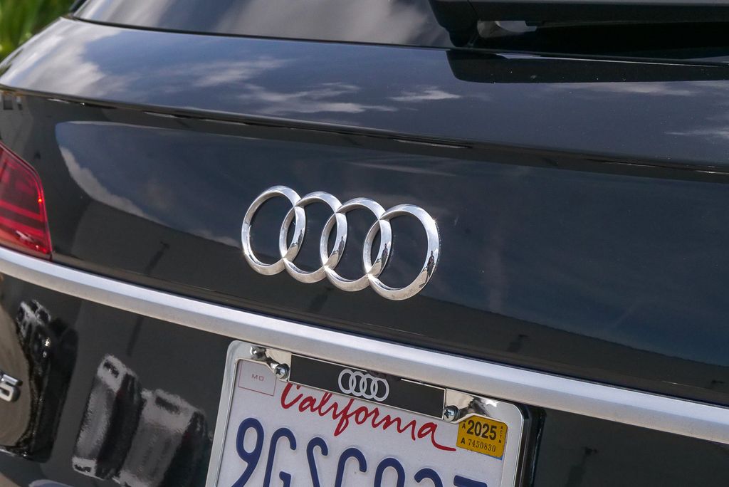 Thumbnail: 2023 Audi SQ5 - 16