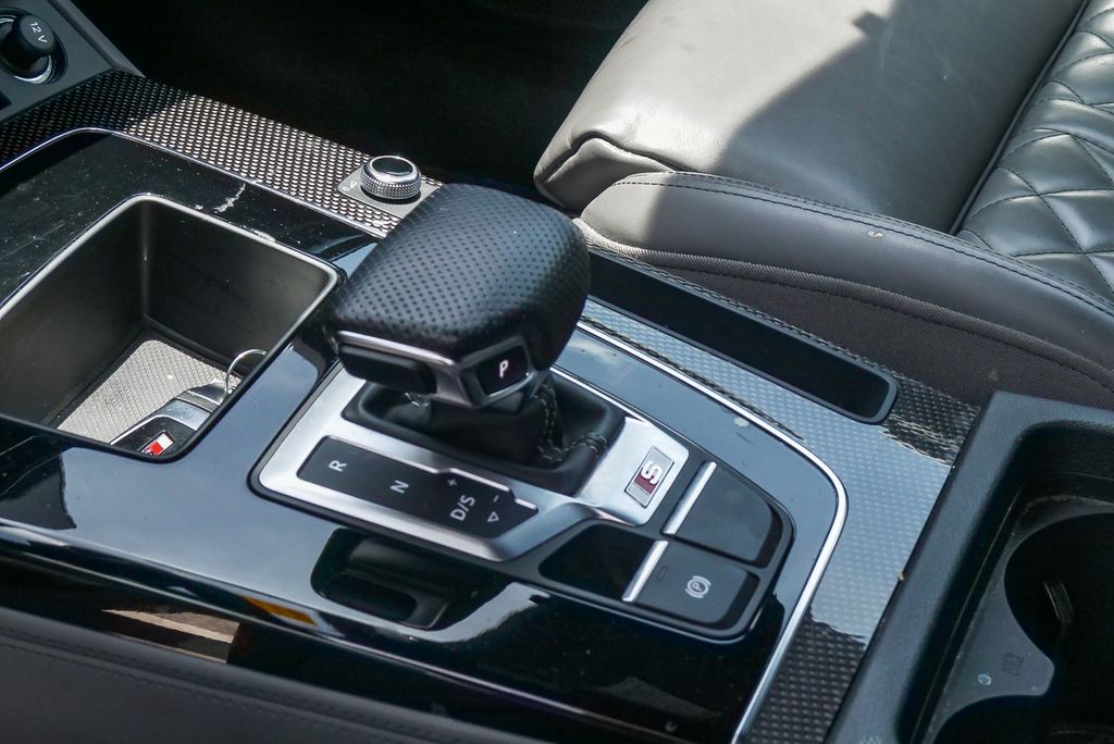 Thumbnail: 2023 Audi SQ5 - 10