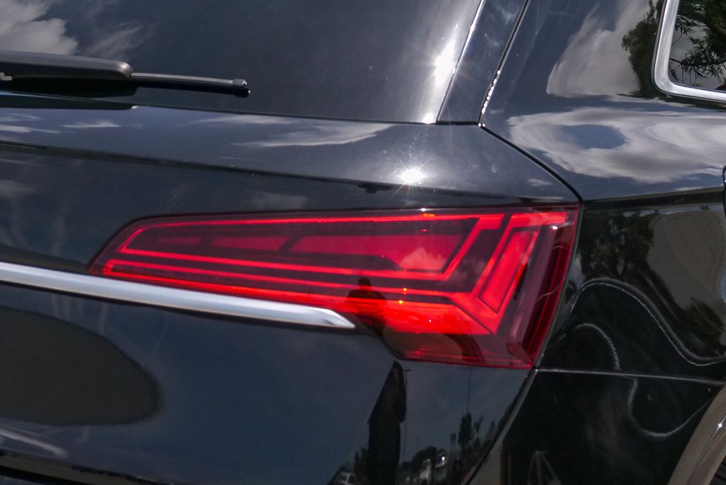 Thumbnail: 2023 Audi SQ5 - 15