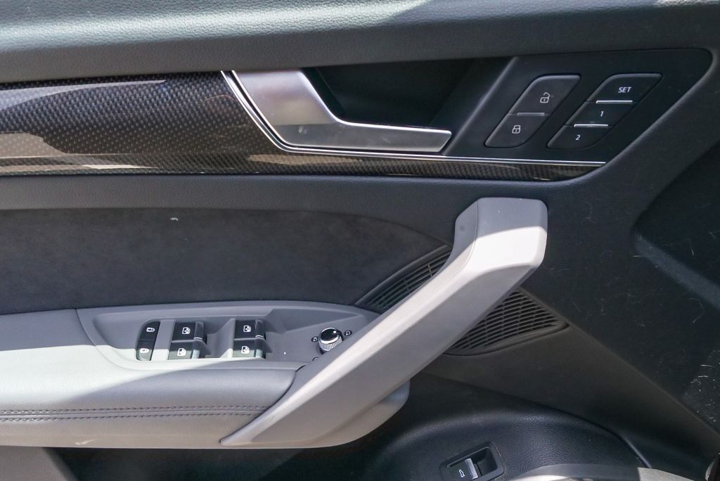 Thumbnail: 2023 Audi SQ5 - 17