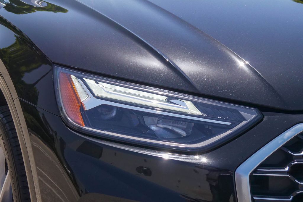 Thumbnail: 2023 Audi SQ5 - 19