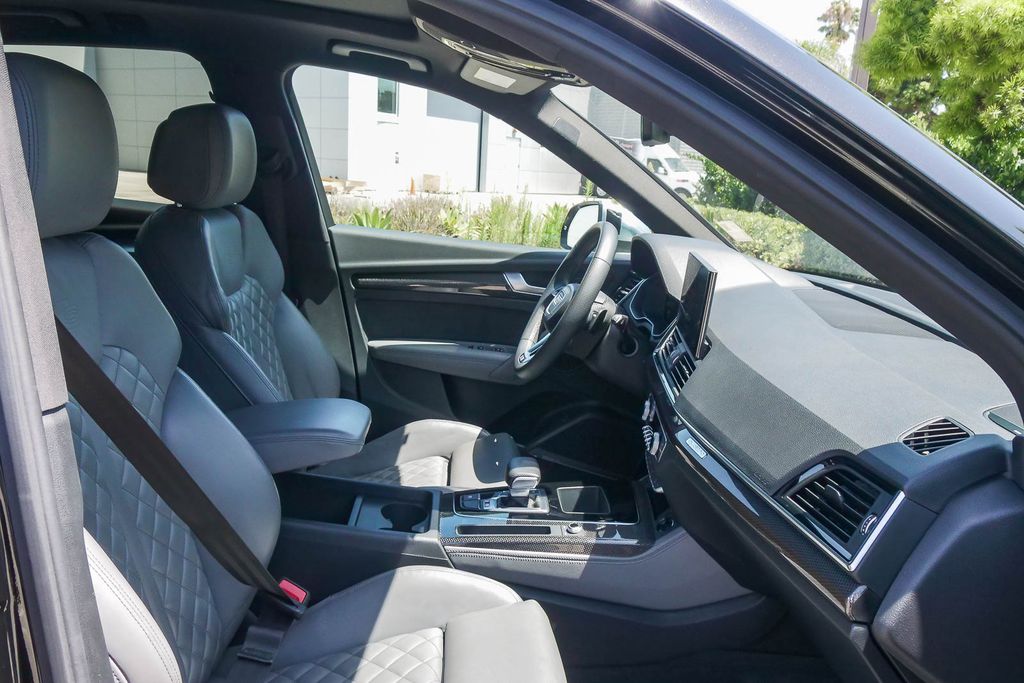 Thumbnail: 2023 Audi SQ5 - 10