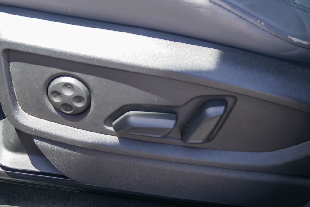 Thumbnail: 2023 Audi SQ5 - 24