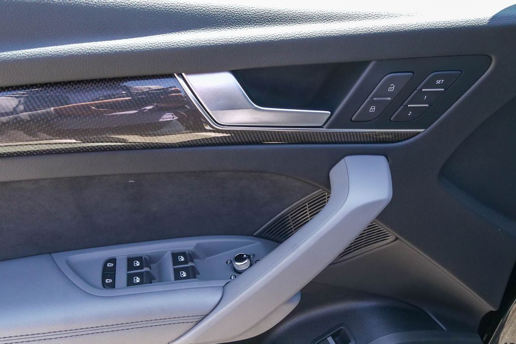 Thumbnail: 2023 Audi SQ5 - 23