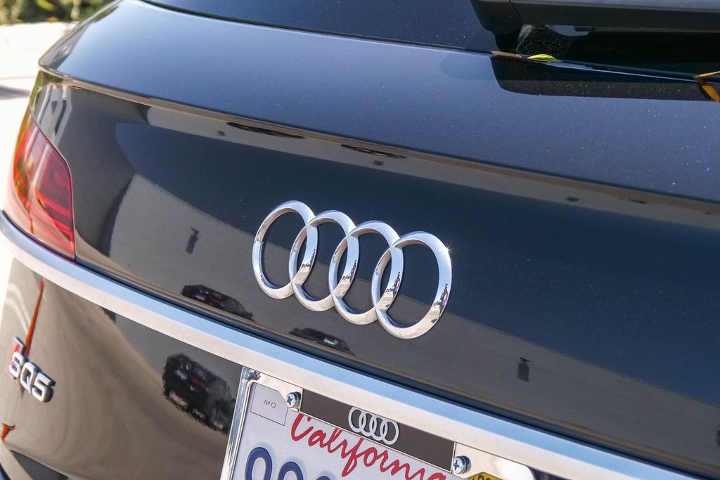Thumbnail: 2023 Audi SQ5 - 6