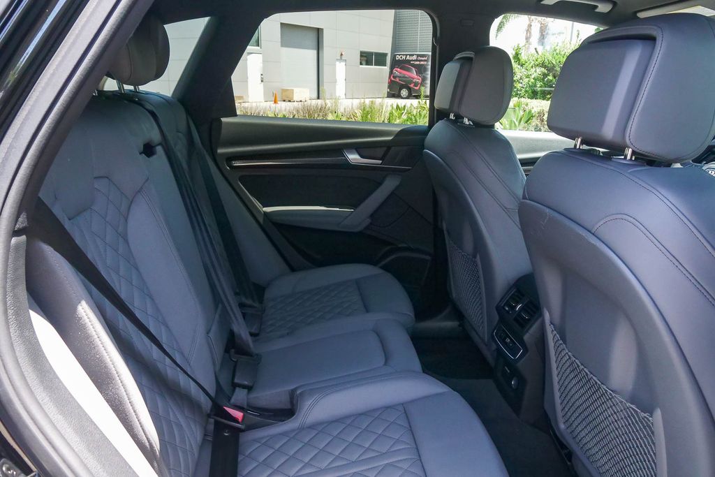 Thumbnail: 2023 Audi SQ5 - 12