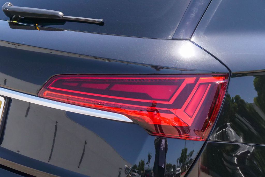 Thumbnail: 2023 Audi SQ5 - 22