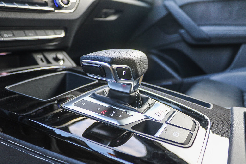 Thumbnail: 2023 Audi SQ5 - 12