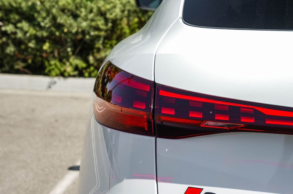 Thumbnail: 2026 Audi SQ5 - 18