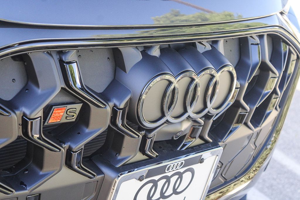 Thumbnail: 2026 Audi SQ5 - 22